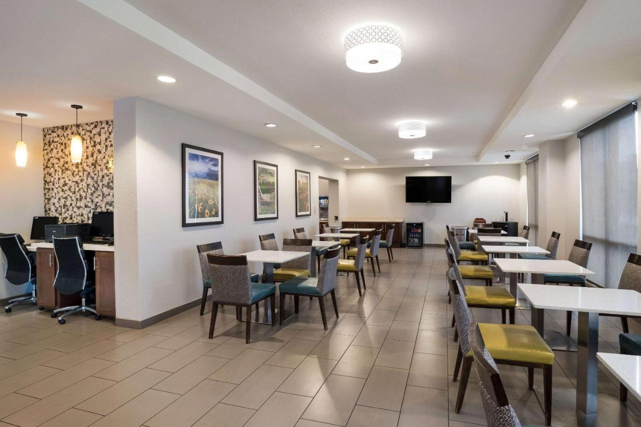Comfort Inn & Suites Victoria North Exterior foto